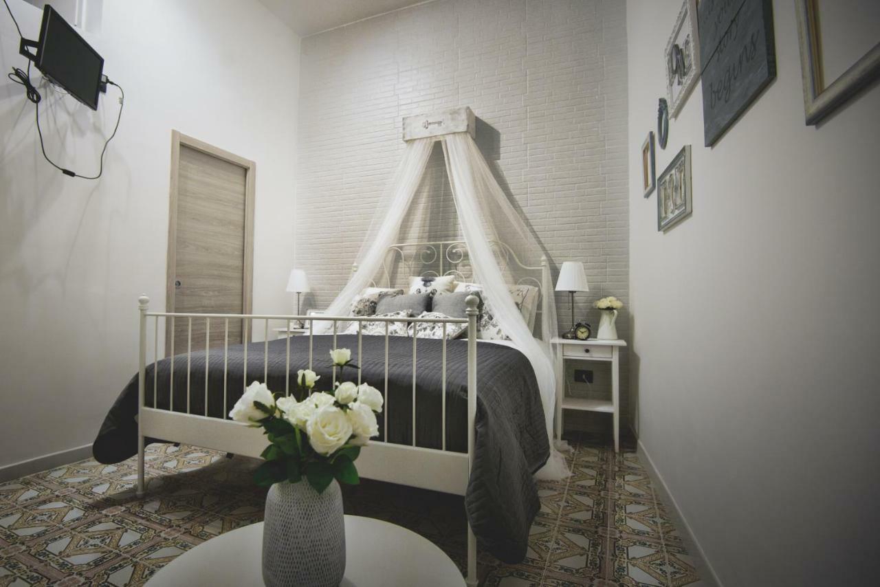 Elegant B&B - Il Vicolo Storico Salerno Exteriör bild