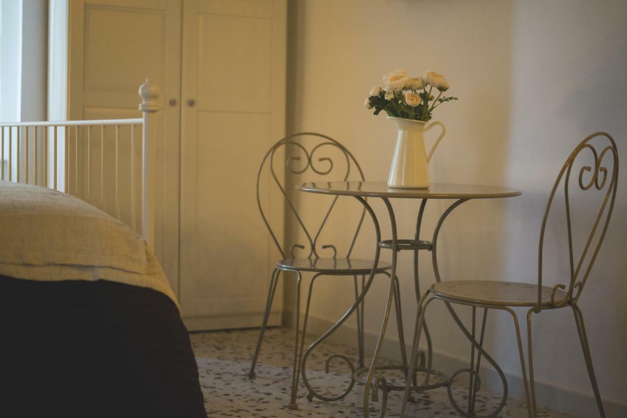 Elegant B&B - Il Vicolo Storico Salerno Exteriör bild