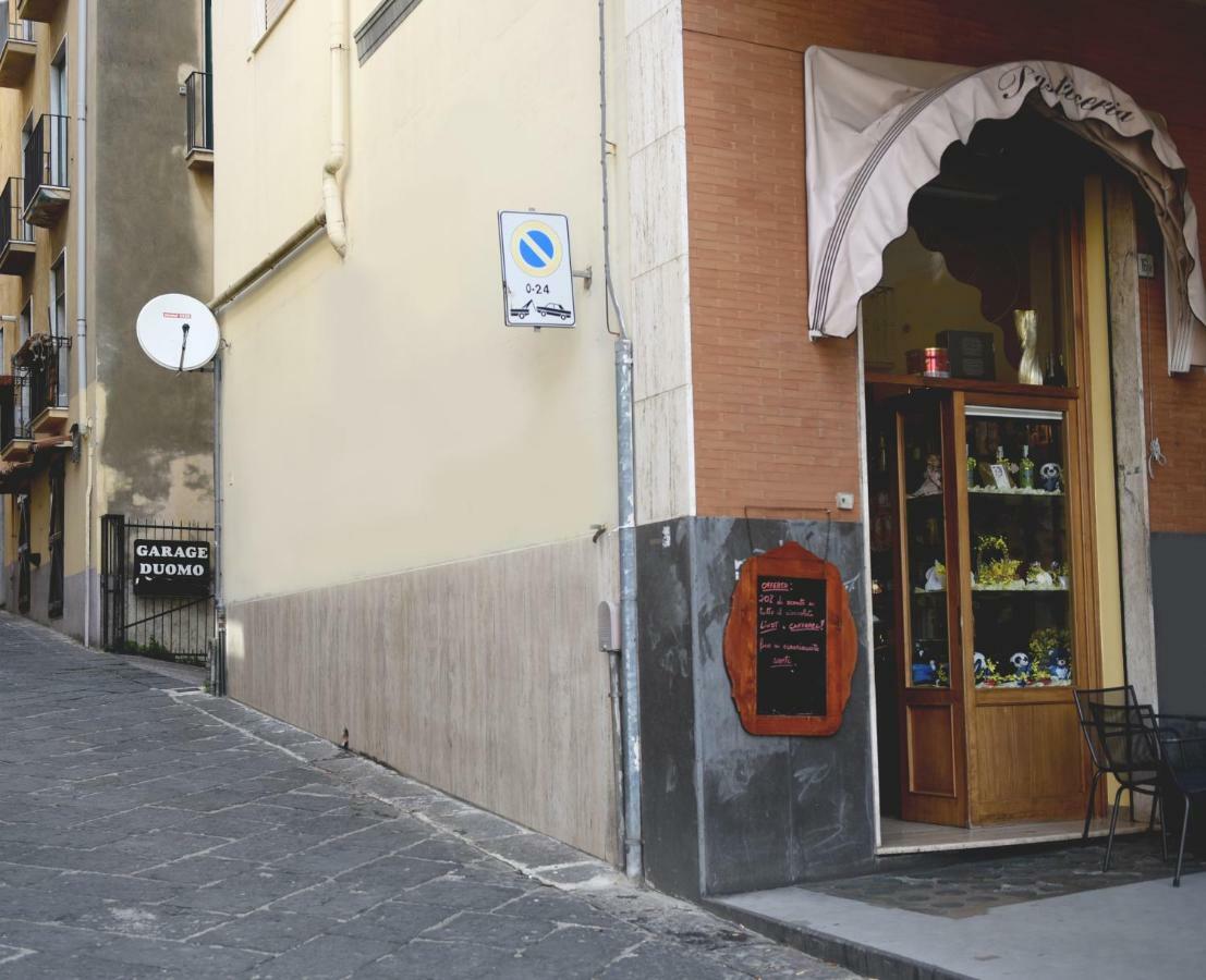 Elegant B&B - Il Vicolo Storico Salerno Exteriör bild
