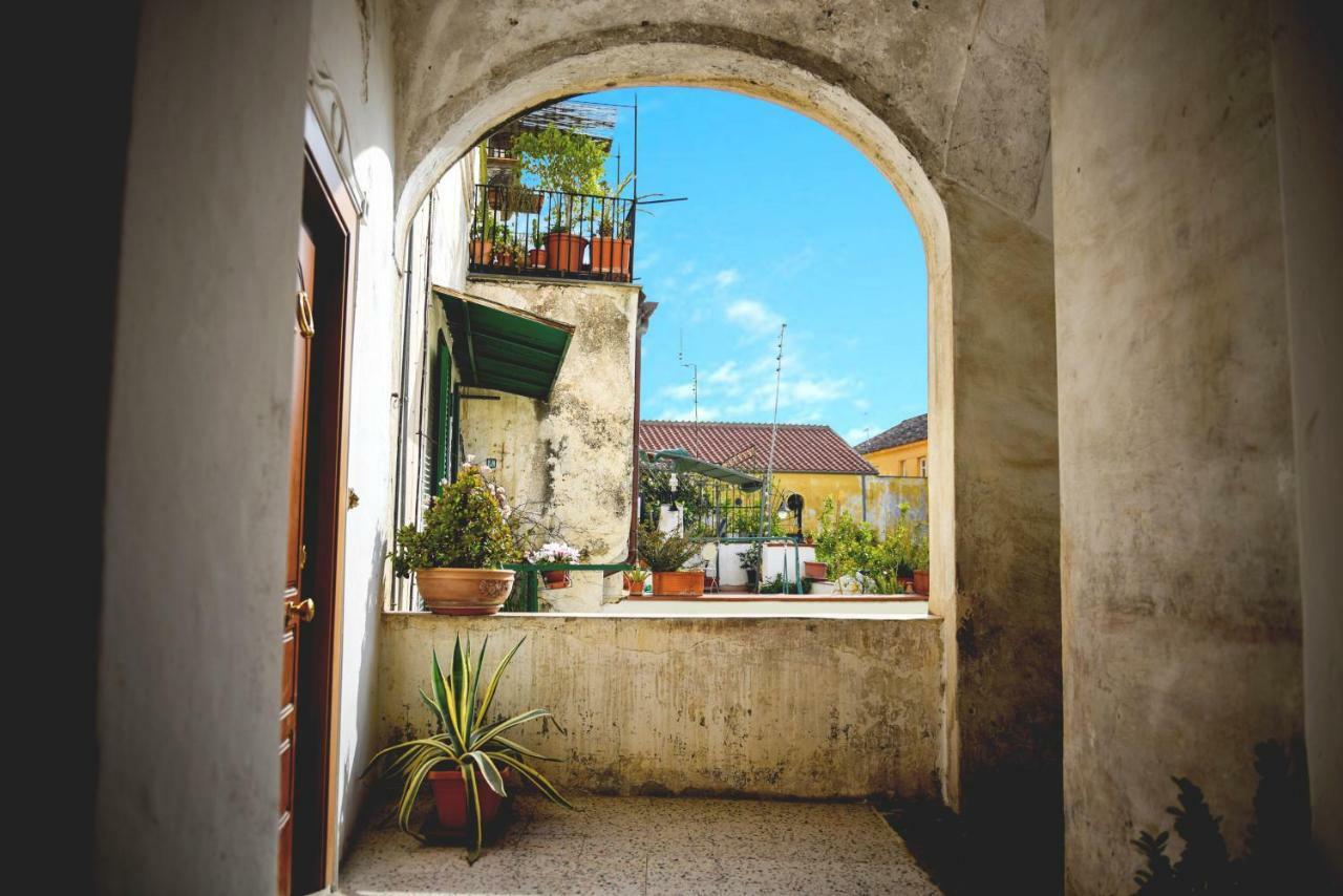 Elegant B&B - Il Vicolo Storico Salerno Exteriör bild