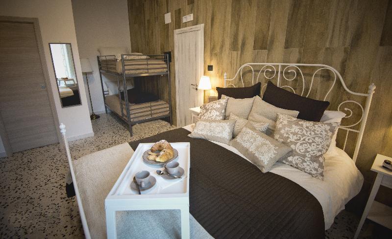 Elegant B&B - Il Vicolo Storico Salerno Exteriör bild